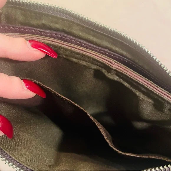 YUCCA. Leather wristlet - Picture 4 of 6